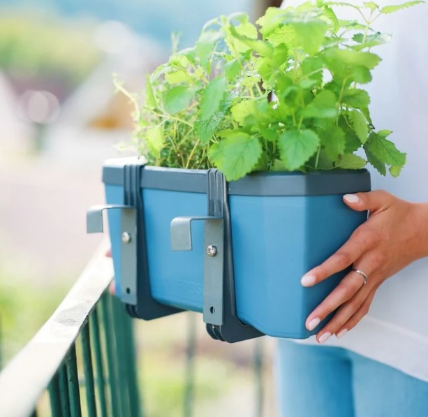 Balkónový držiak na kvetináč Harry Herbs3